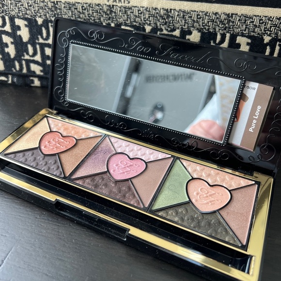 Too Faced Love Palette - Picture 2 of 2